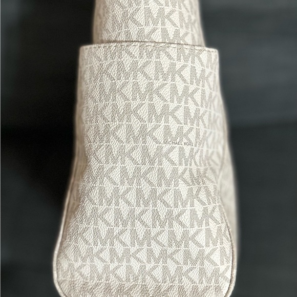 Like New! Michael Kors Jet Set JST Large Chain Shoulder Bag - Picture 10 of 10